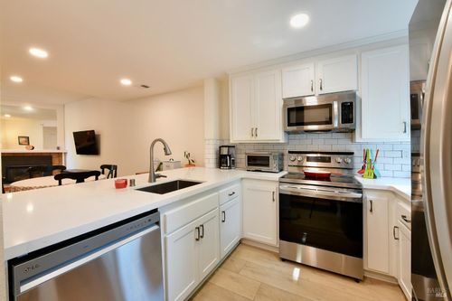 1402 Marylyn Circle, Petaluma, CA, 94954 | Card Image
