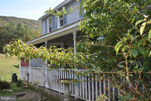 1971 Duckwall Rd, BERKELEY SPRINGS, WV, 25411-5566 | Card Image