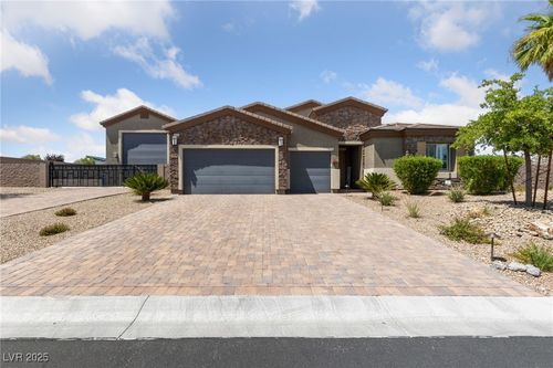 9090 Wing Shadow Cir, Las Vegas, NV, 89129-2620 | Card Image
