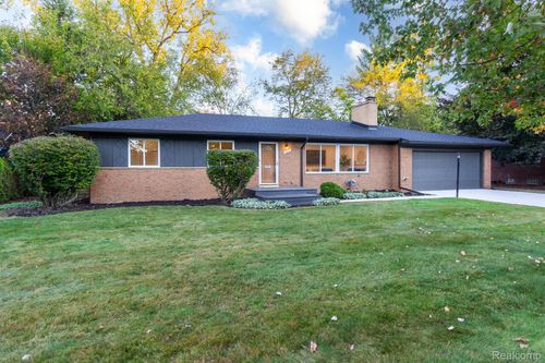 19332 Beverly Rd, Beverly Hills, MI, 48025-3903 | Card Image