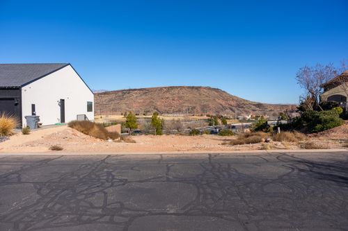 676 Lava Pointe Dr, St George, UT, 84770-5556 | Card Image
