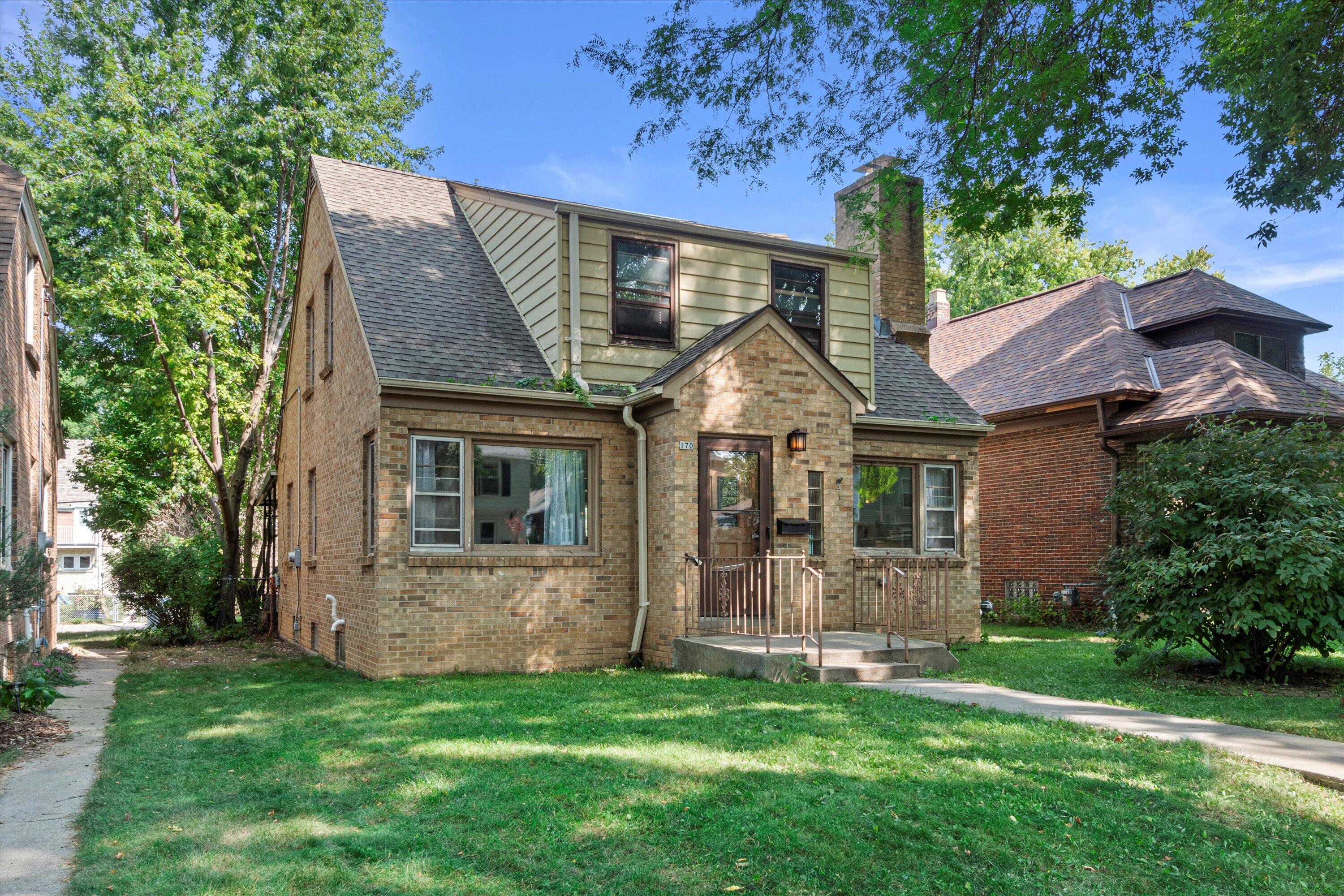 Crawford Ave, Milwaukee, WI 53207