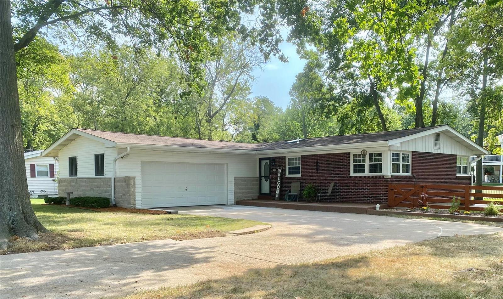 Norwood Dr, Saint Charles, MO 63303