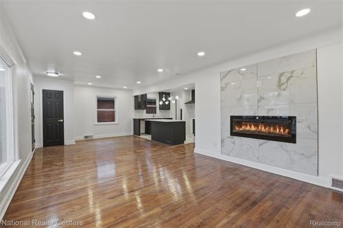 19766 Whitcomb St, Detroit, MI, 48235-2061 | Card Image