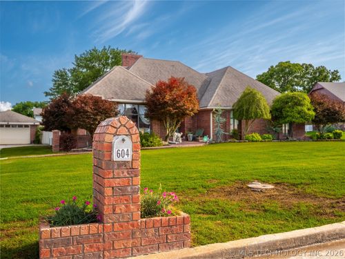 604 Nelson Ln, McAlester, OK, 74501-7331 | Card Image