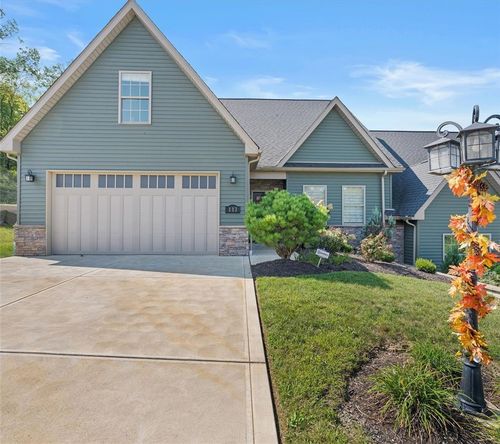 113 Hemingway Ln, Coraopolis, PA, 15108-3654 | Card Image