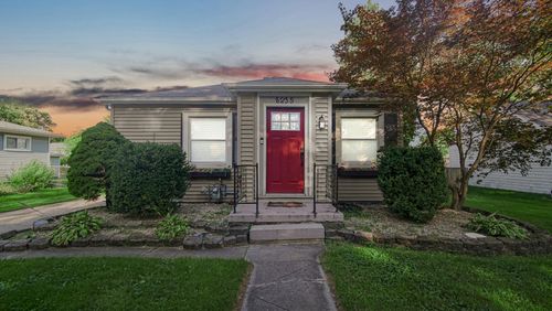 8235 Ellsworth Ct, Merrillville, IN, 46410-2162 | Card Image