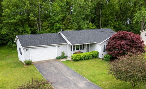 2041 Blackmer Dr, Jonesville, MI, 49250-9704 | Card Image