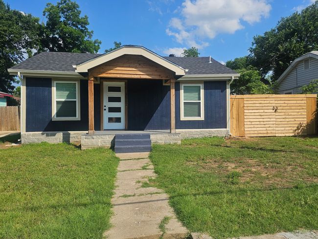 View of front of home featuring a shingled roof | Image 16