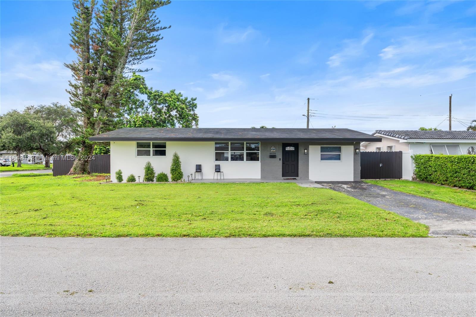 12th St, Pembroke Pines, FL 33024