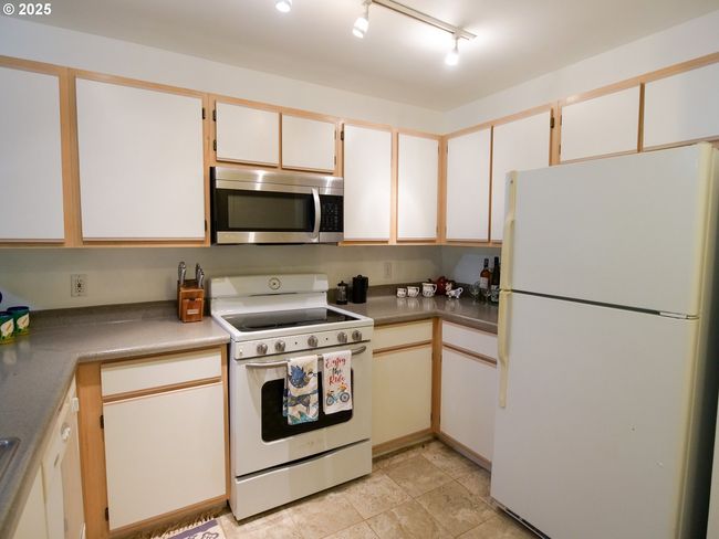 B - 5130 Sw Multnomah Blvd, Condo with 2 bedrooms, 2 bathrooms and null parking in Portland OR | Image 6