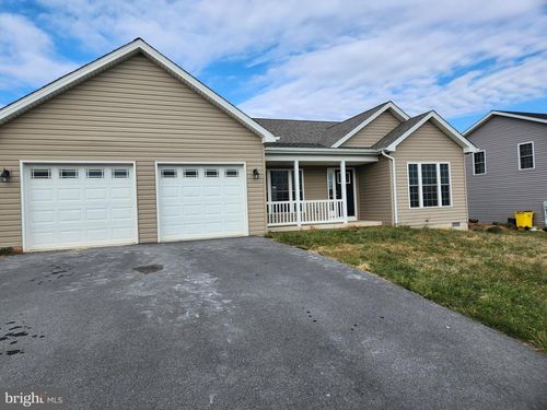 537 Spyglass Dr, MARTINSBURG, WV, 25403-1629 | Card Image