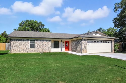 1028 Bryant St, Benbrook, TX, 76126-3475 | Card Image