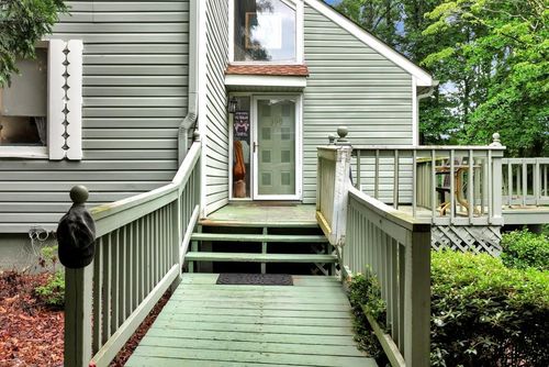 390 Alpenrosen Strasse, Helen, GA, 30545-3410 | Card Image