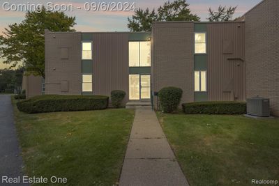 33359 Fargo Street, Condo with 1 bedrooms, 1 bathrooms and null parking in Livonia MI | Image 1