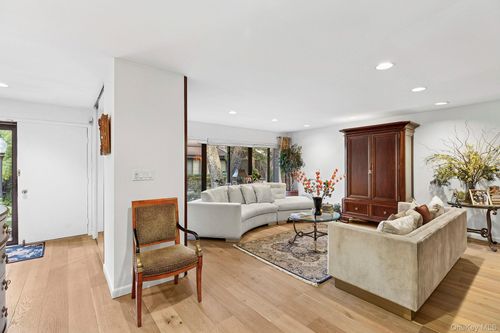 198-34 Pheasant Run, Roslyn, NY, 11576-2837 | Card Image