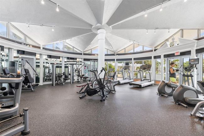 APT-6M - 5055 Collins Ave, Condo with 2 bedrooms, 3 bathrooms and null parking in Miami Beach FL | Image 29