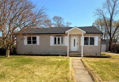 284 15th St, West Babylon, NY, 11704-2731 | Card Image