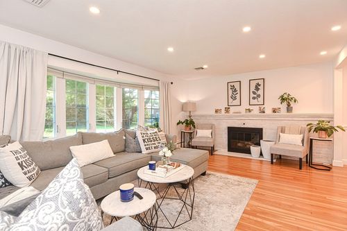 7 Lynch Ave, Dedham, MA, 02026-7030 | Card Image