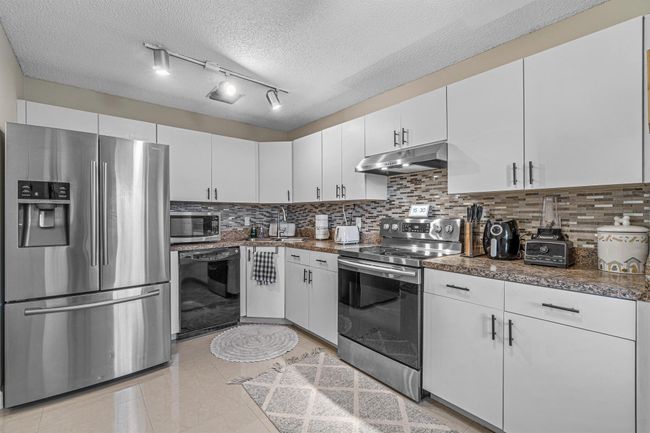 241 - 241 Meadows Dr, Condo with 3 bedrooms, 2 bathrooms and null parking in Boynton Beach FL | Image 4