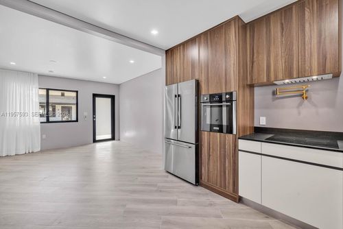 s4-8931 Ne 2nd Ave, El Portal, FL, 33138-3069 | Card Image