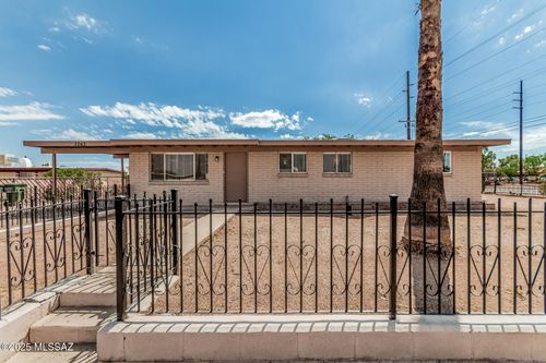3763 S Amos Pl, Tucson, AZ, 85730-2426 | Card Image