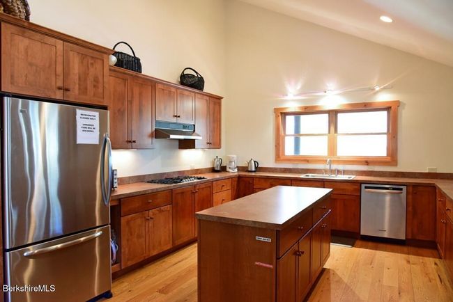 lodge kitchen | Image 23