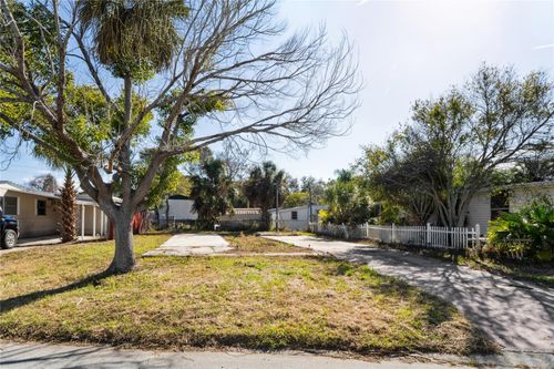 736 Driftwood Ln, TARPON SPRINGS, FL, 34689-4106 | Card Image