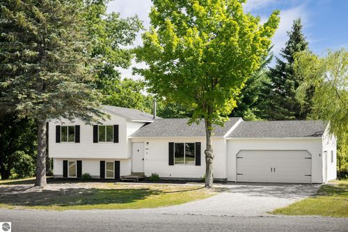 3880 Whispering Oaks Drive, Traverse City, MI, 49696 | Card Image