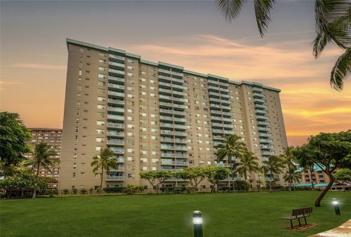 apt-810-3009 Ala Makahala Pl, Honolulu, HI, 96818-7608 | Card Image