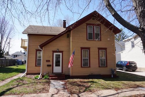 428 N Farwell St, Eau Claire, WI, 54703-3535 | Card Image