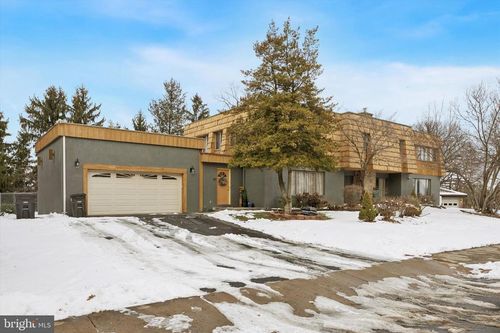 1111 N Broad St, ALLENTOWN, PA, 18104-2911 | Card Image