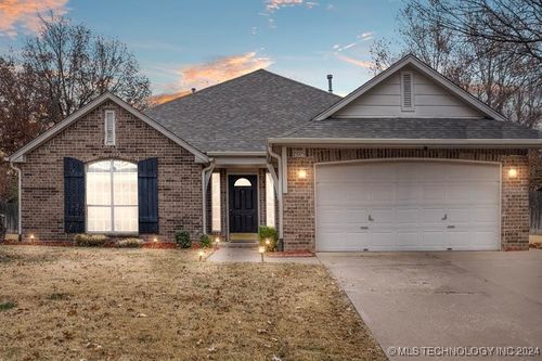 205 S Laurel Street, Broken Arrow, OK, 74012 | Card Image