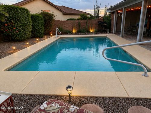 1847 E Desert Lark Pass, Green Valley, AZ, 85614-6122 | Card Image