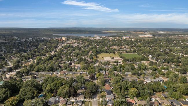7 Napier St, House other with 3 bedrooms, 1 bathrooms and 7 parking in Barrie ON | Image 34
