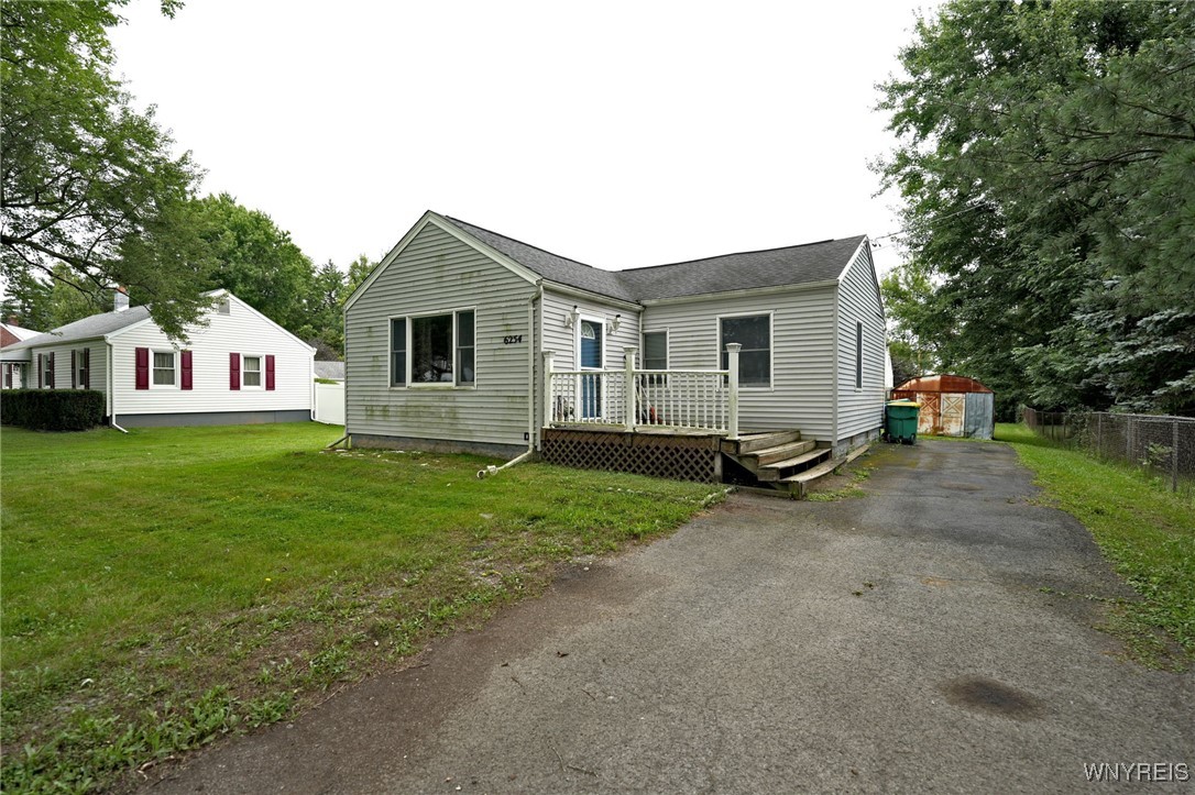 Dorchester Rd, Lockport, NY 14094