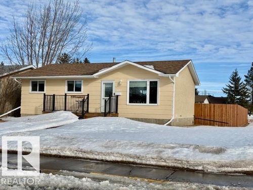 5601 48a St, Vegreville, AB, T9C1G7 | Card Image