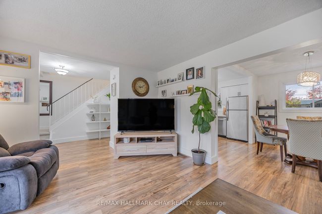 46 Farmingdale Cres, House other with 4 bedrooms, 2 bathrooms and 4 parking in Barrie ON | Image 5
