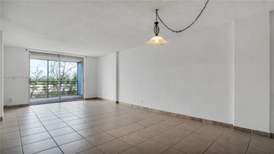 603 - 3660 Ne 166th St, Condo with 2 bedrooms, 2 bathrooms and null parking in North Miami Beach FL | Image 3