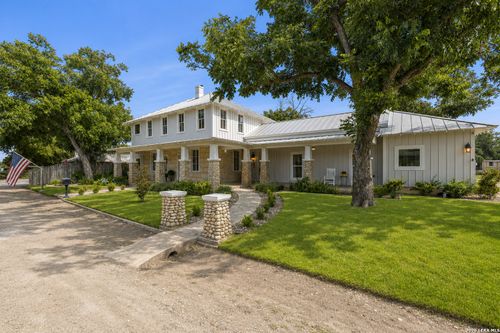 824 High St, Comfort, TX, 78013-2353 | Card Image