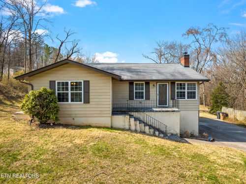 2701 Amelia Rd, Knoxville, TN, 37917-2102 | Card Image