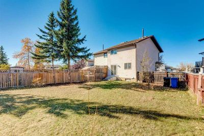 17 Castleglen Rd Ne, Home with 4 bedrooms, 1 bathrooms and 2 parking in Calgary AB | Image 3