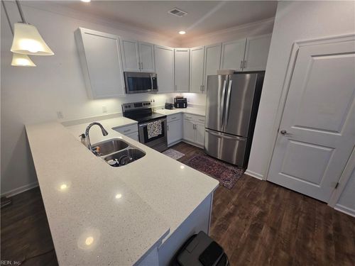 203-1725 Dromolin Dr, Virginia Beach, VA, 23456 | Card Image