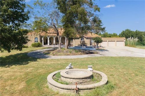 20100 Evans Rd, Tonganoxie, KS, 66086-5424 | Card Image