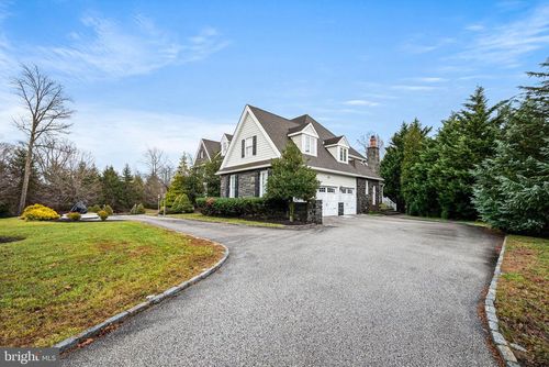3-2 Greystone Cir, Newtown Square, PA, 19073-4422 | Card Image