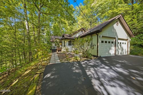 688 Ownby Dr, Gatlinburg, TN, 37738-5767 | Card Image