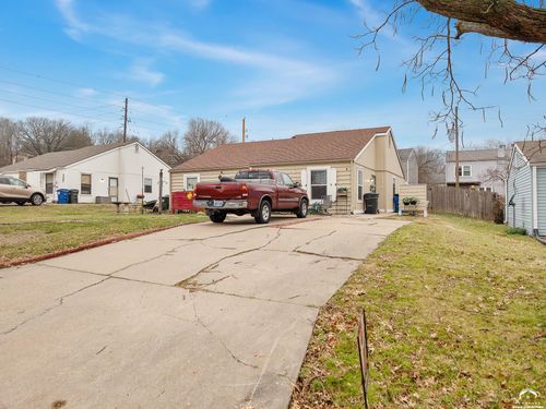 331 California St, Lawrence, KS, 66044-4645 | Card Image