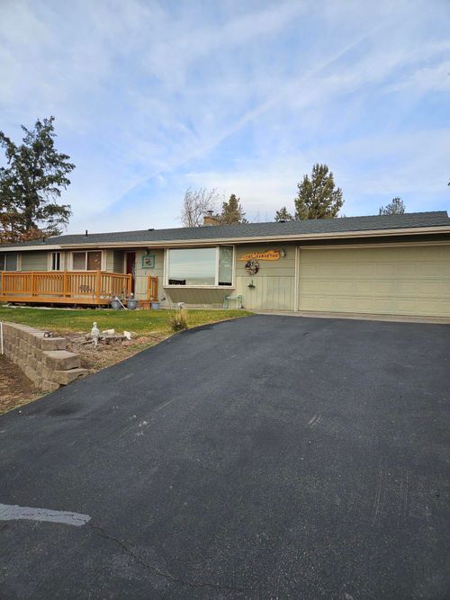 1642 Ne Hilltop Ln, Madras, OR, 97741-9060 | Card Image