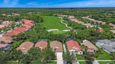 7136 Se Twin Oaks Circle, House other with 3 bedrooms, 2 bathrooms and 2 parking in Stuart FL | Image 3