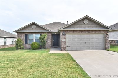 5975 E 147th Street S, House other with 3 bedrooms, 2 bathrooms and null parking in Bixby OK | Image 2